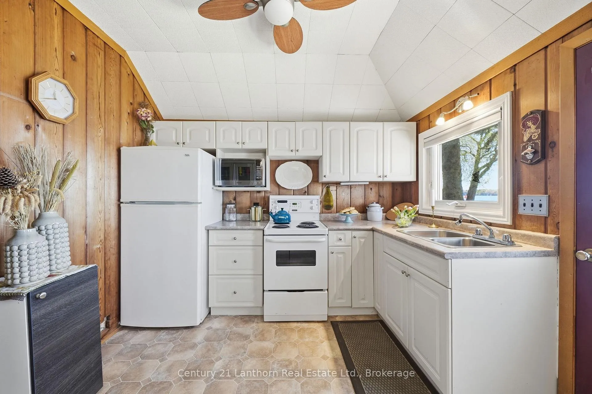 Photo 16 of 1051 Lakeside Drive, Prince Edward County, Ameliasburg Ward — HOMEH
