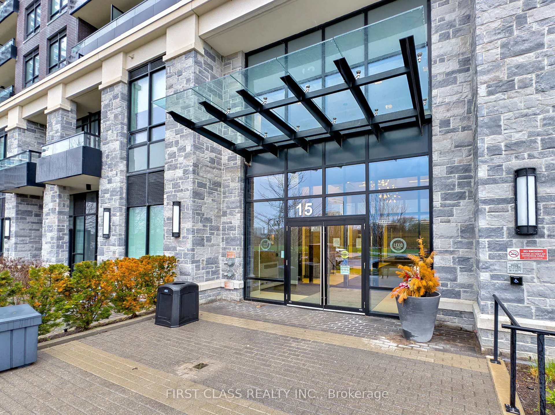 Photo 2 of Unit 731, 15 Water Walk Drive, Markham, Unionville — HOMEH