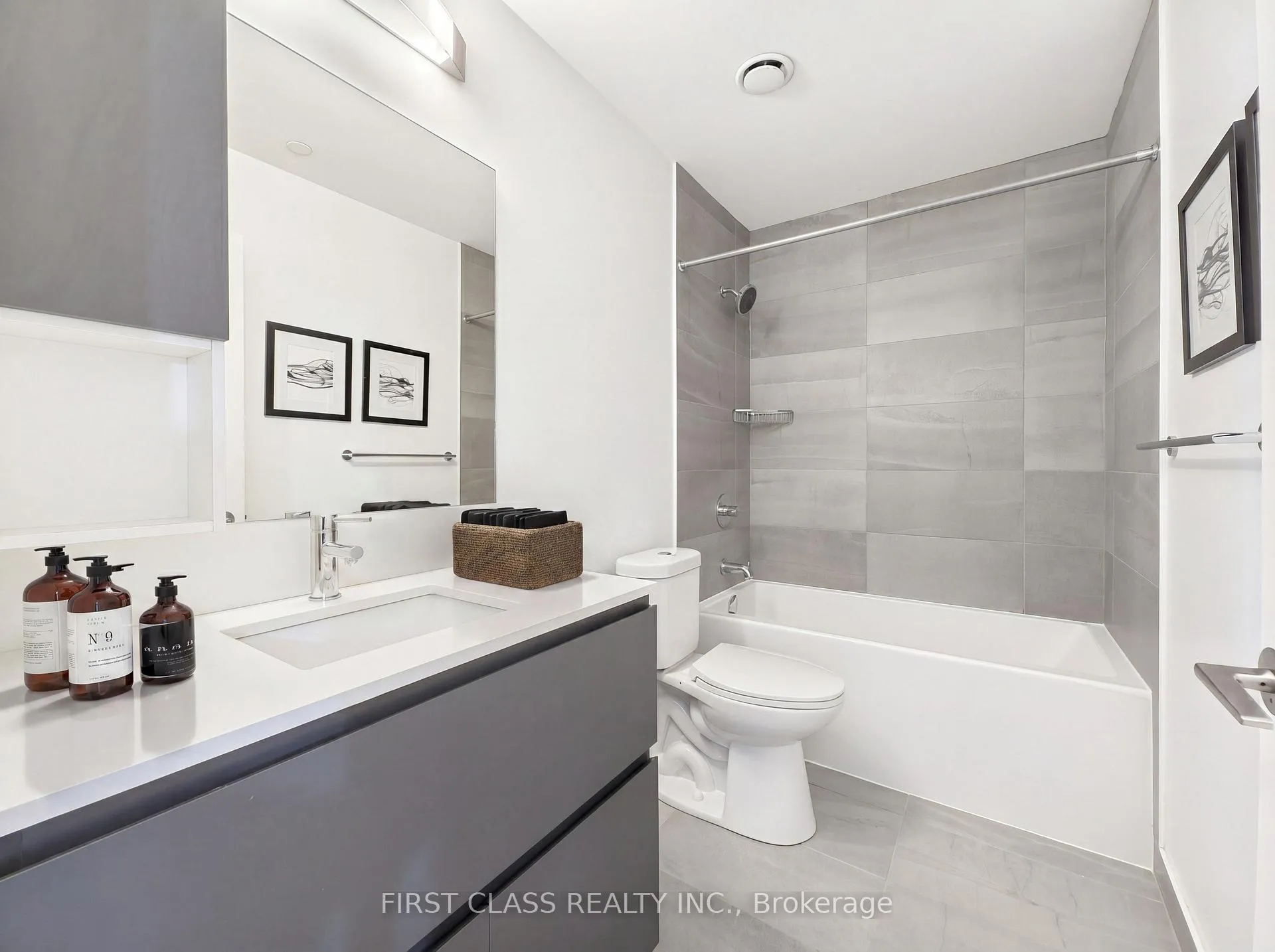 Photo 6 of Unit 731, 15 Water Walk Drive, Markham, Unionville — HOMEH