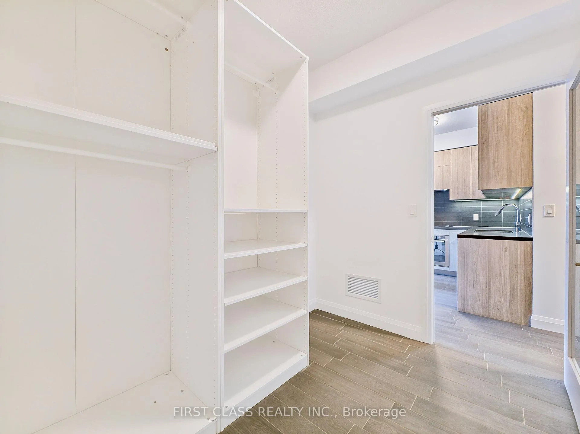 Photo 10 of Unit 731, 15 Water Walk Drive, Markham, Unionville — HOMEH