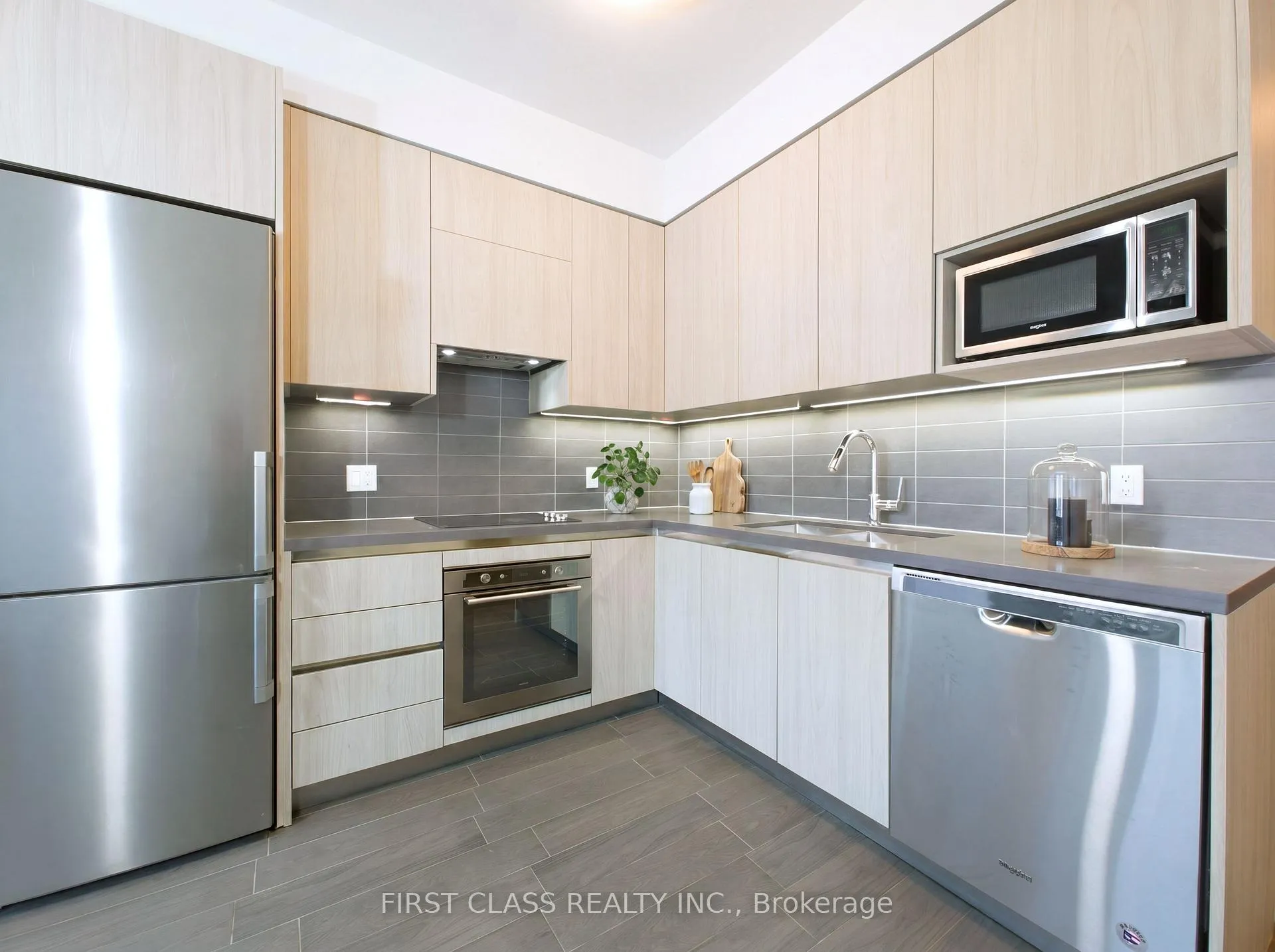 Photo 12 of Unit 731, 15 Water Walk Drive, Markham, Unionville — HOMEH