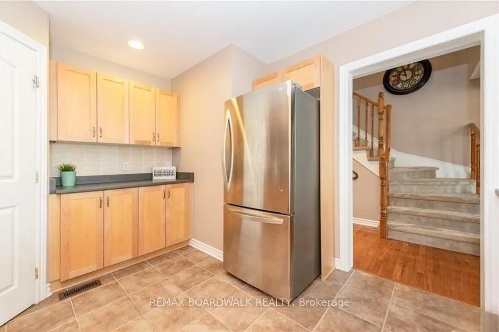 Photo 6 of 302 Grey Seal Circle, Ottawa, Riverside South/Gloucester Glen — HOMEH