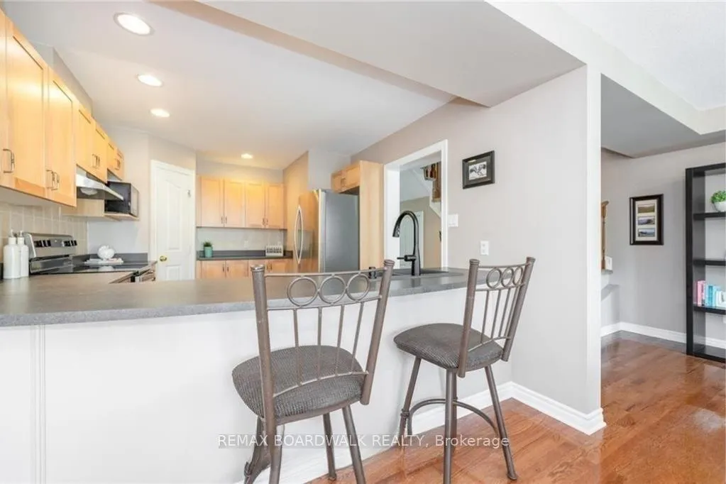 Photo 7 of 302 Grey Seal Circle, Ottawa, Riverside South/Gloucester Glen — HOMEH