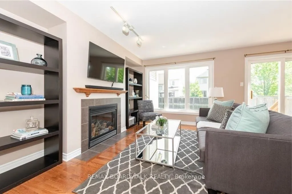 Photo 9 of 302 Grey Seal Circle, Ottawa, Riverside South/Gloucester Glen — HOMEH