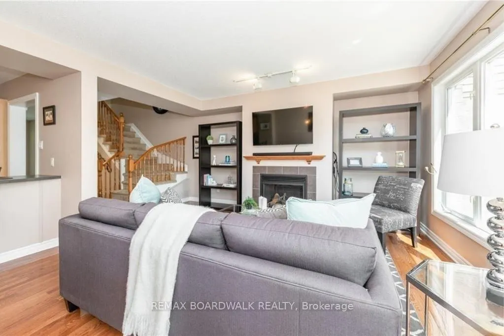 Photo 10 of 302 Grey Seal Circle, Ottawa, Riverside South/Gloucester Glen — HOMEH