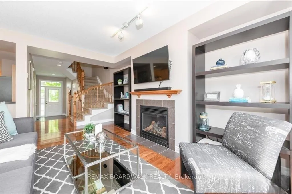 Photo 12 of 302 Grey Seal Circle, Ottawa, Riverside South/Gloucester Glen — HOMEH