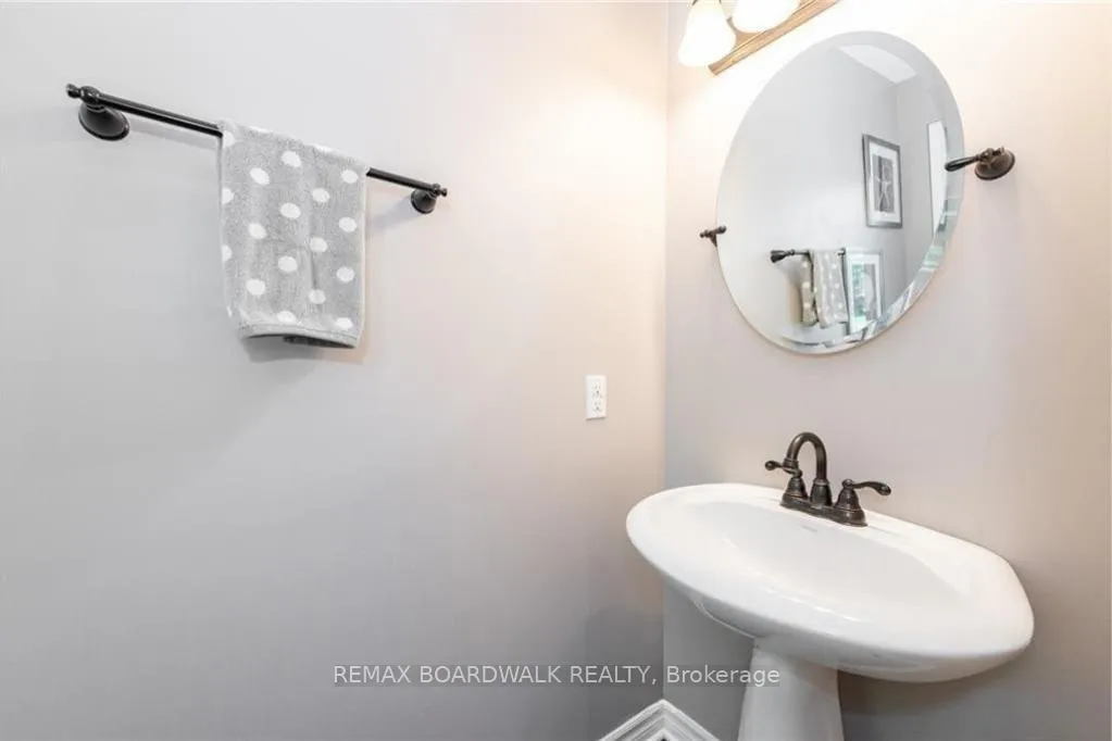 Photo 13 of 302 Grey Seal Circle, Ottawa, Riverside South/Gloucester Glen — HOMEH