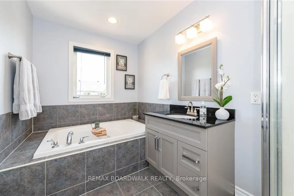 Photo 15 of 302 Grey Seal Circle, Ottawa, Riverside South/Gloucester Glen — HOMEH