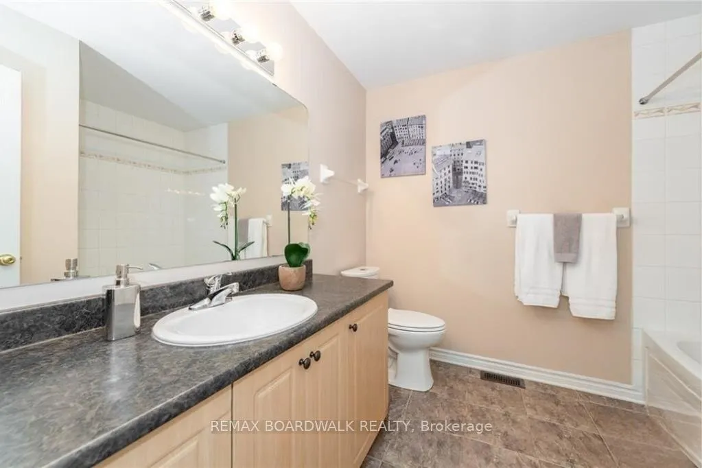 Photo 21 of 302 Grey Seal Circle, Ottawa, Riverside South/Gloucester Glen — HOMEH