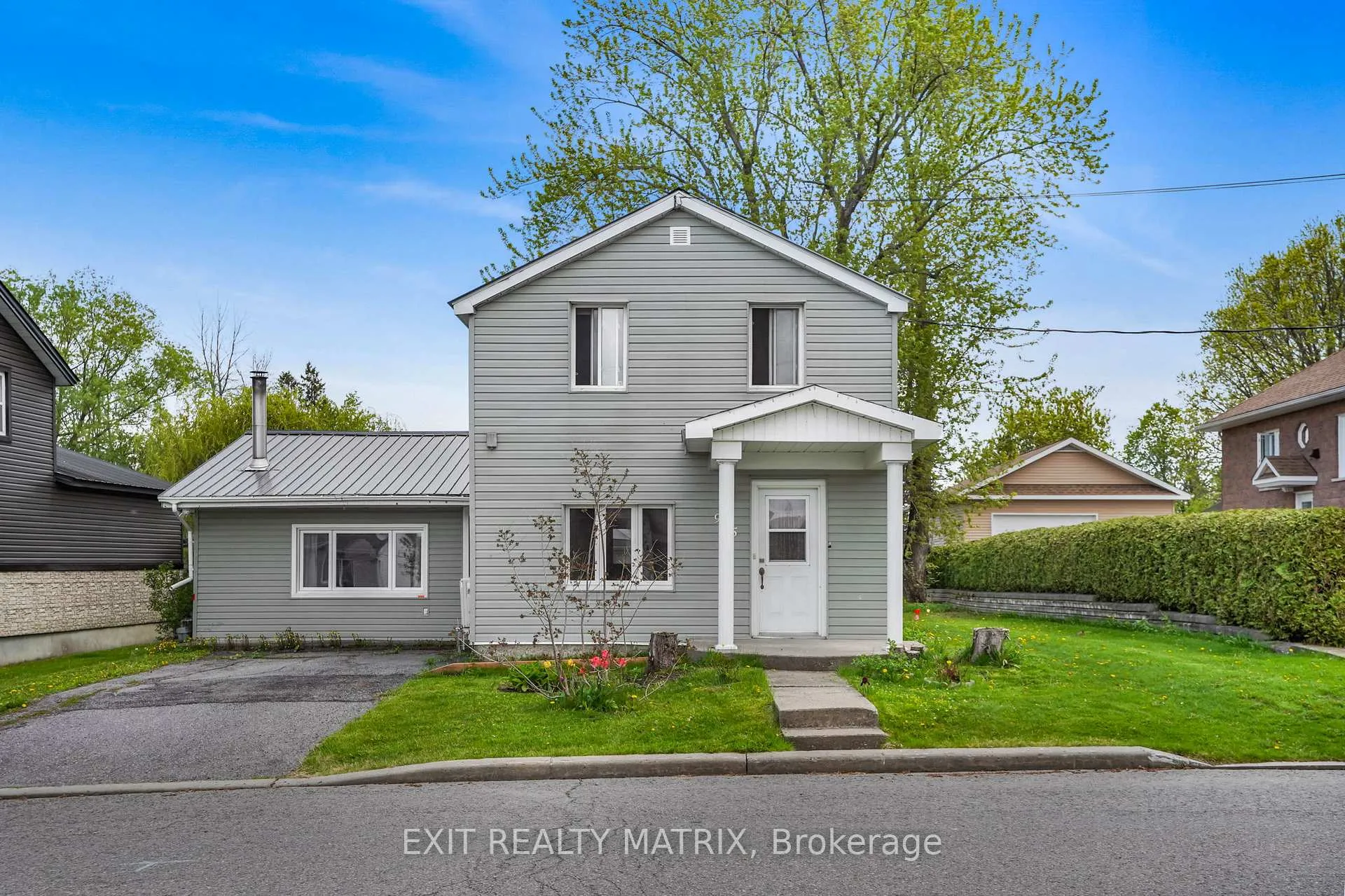 Photo 2 of 975 Queen Street, Champlain, L'Orignal — HOMEH