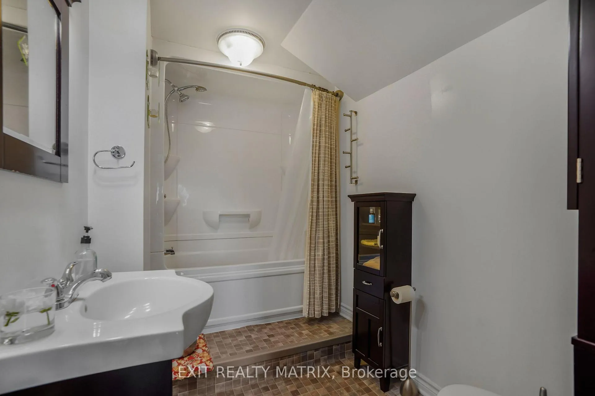 Photo 24 of 975 Queen Street, Champlain, L'Orignal — HOMEH