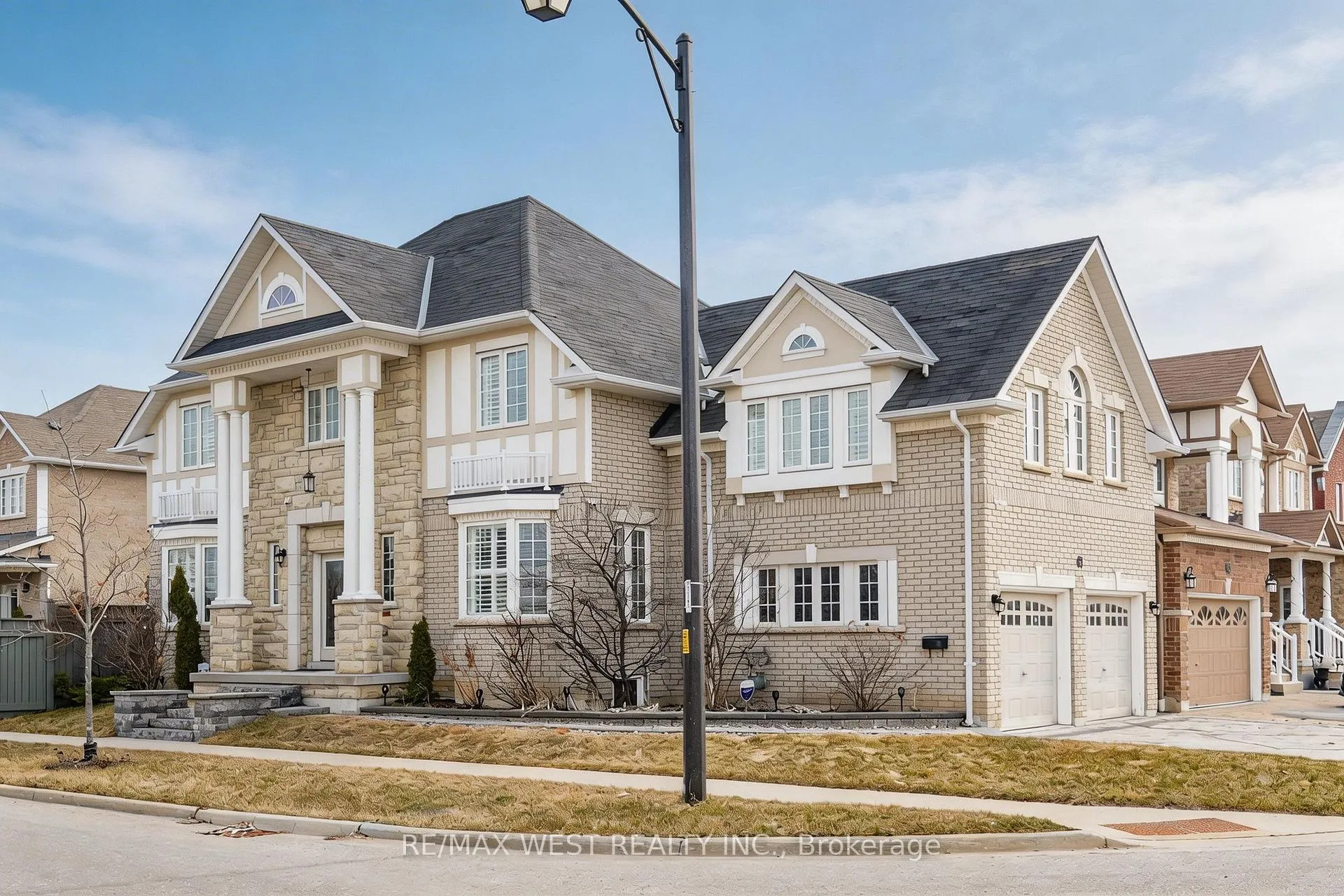 Photo 1 of 63 Sharplin Drive, Ajax, South East — HOMEH
