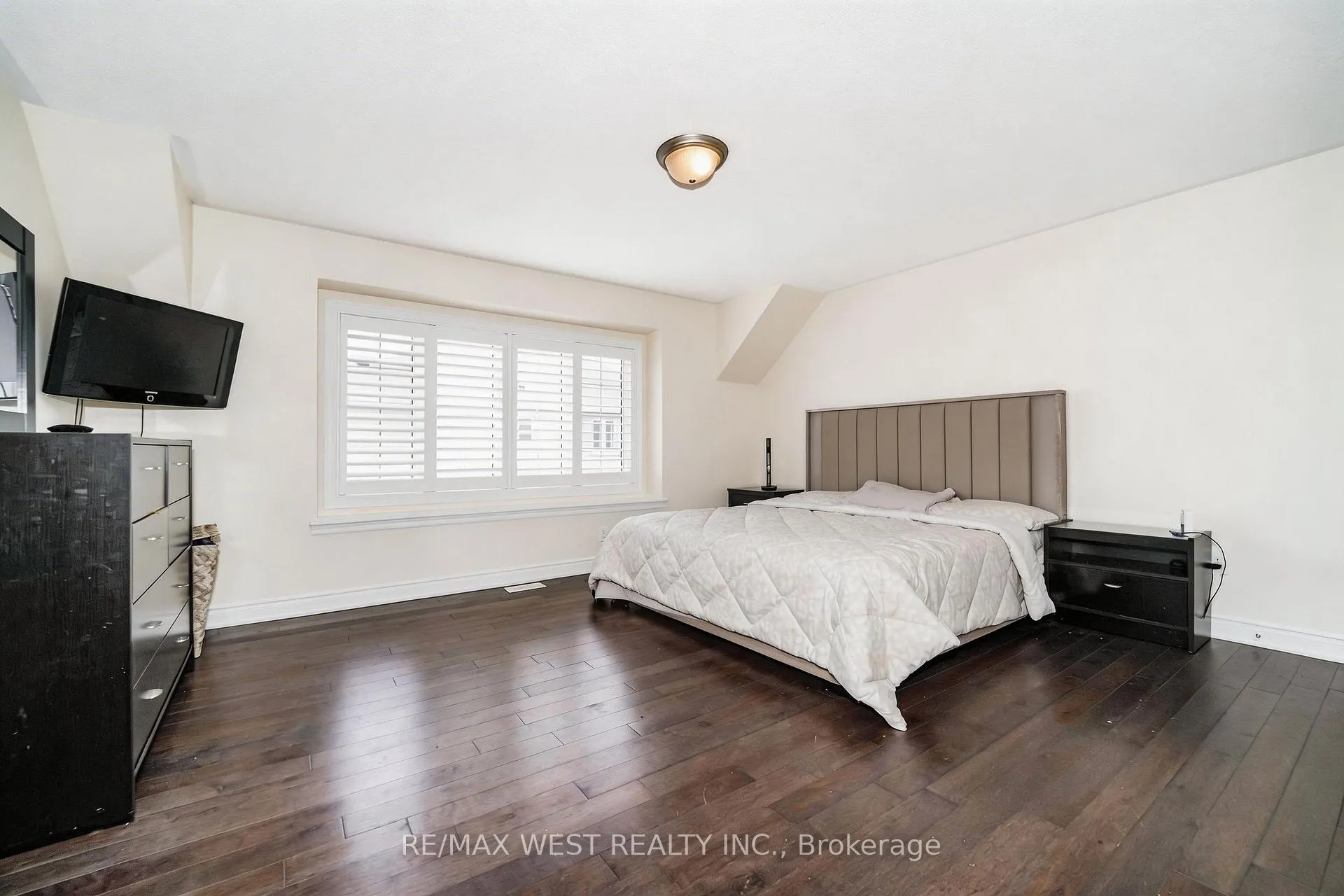 Photo 8 of 63 Sharplin Drive, Ajax, South East — HOMEH