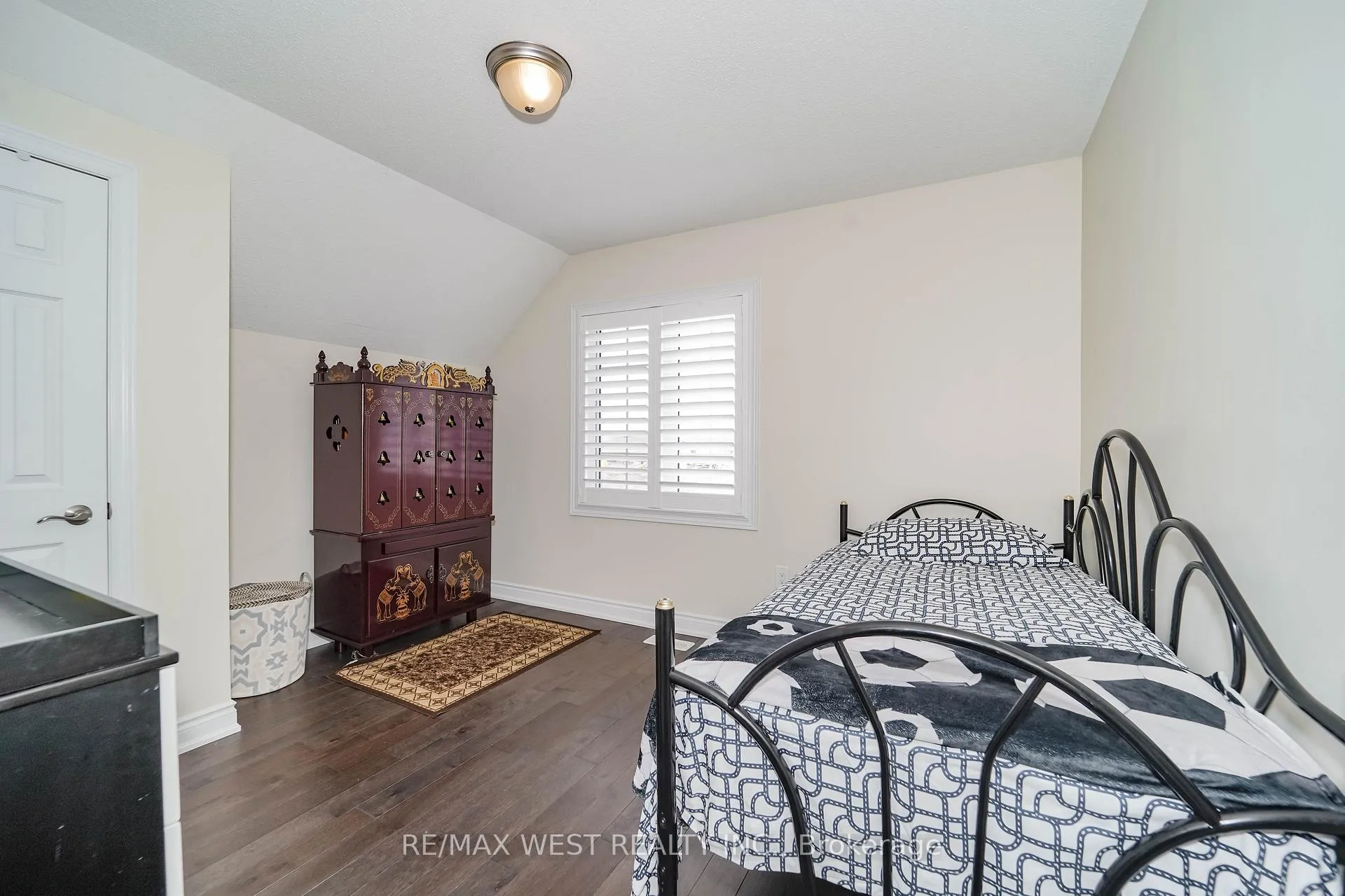 Photo 13 of 63 Sharplin Drive, Ajax, South East — HOMEH
