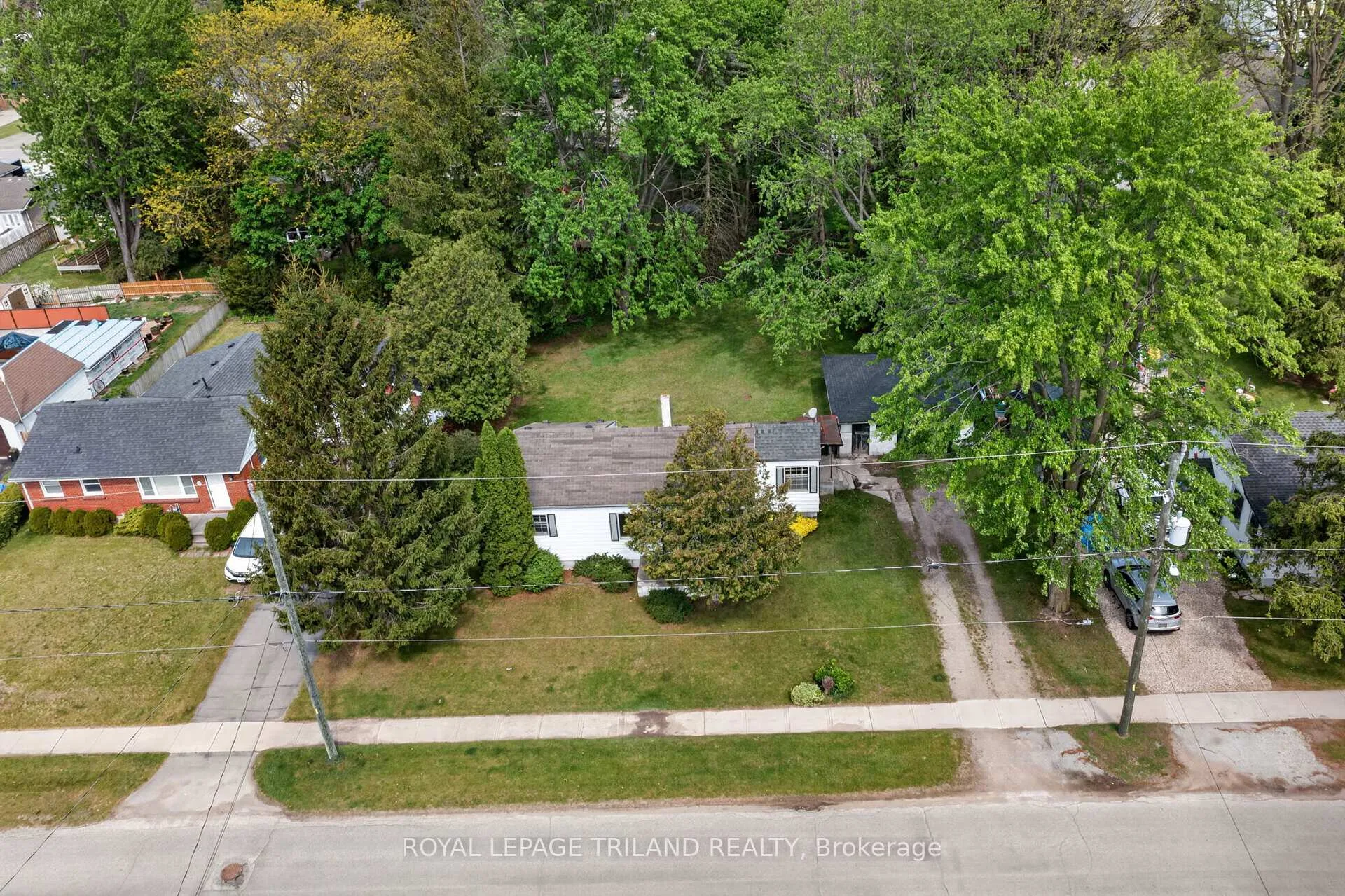 Photo 5 of 147 Burns Street, Strathroy-Caradoc, SW — HOMEH