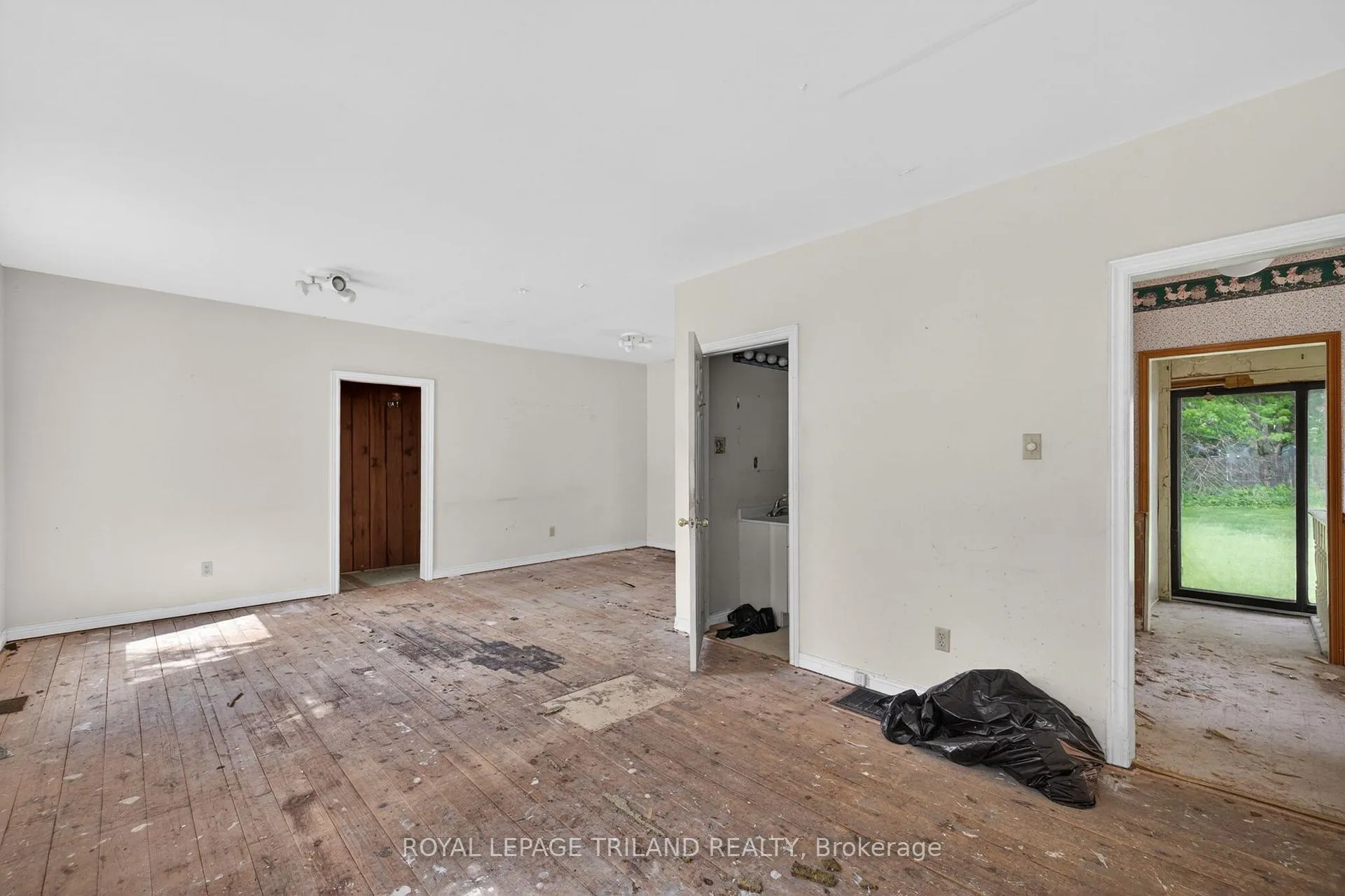 Photo 7 of 147 Burns Street, Strathroy-Caradoc, SW — HOMEH