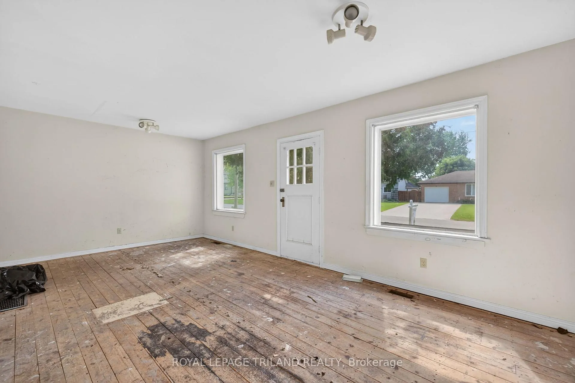 Photo 9 of 147 Burns Street, Strathroy-Caradoc, SW — HOMEH