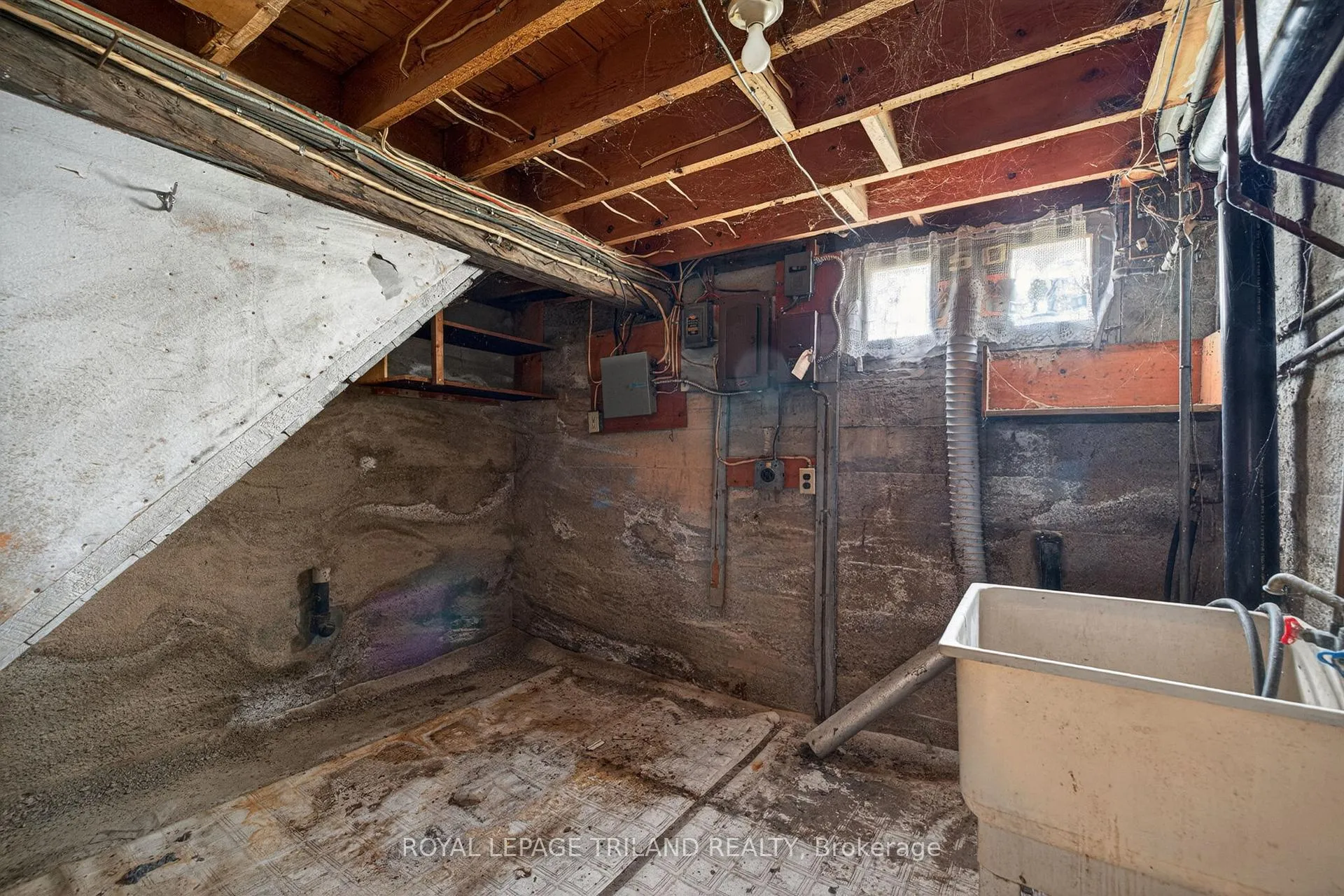 Photo 18 of 147 Burns Street, Strathroy-Caradoc, SW — HOMEH