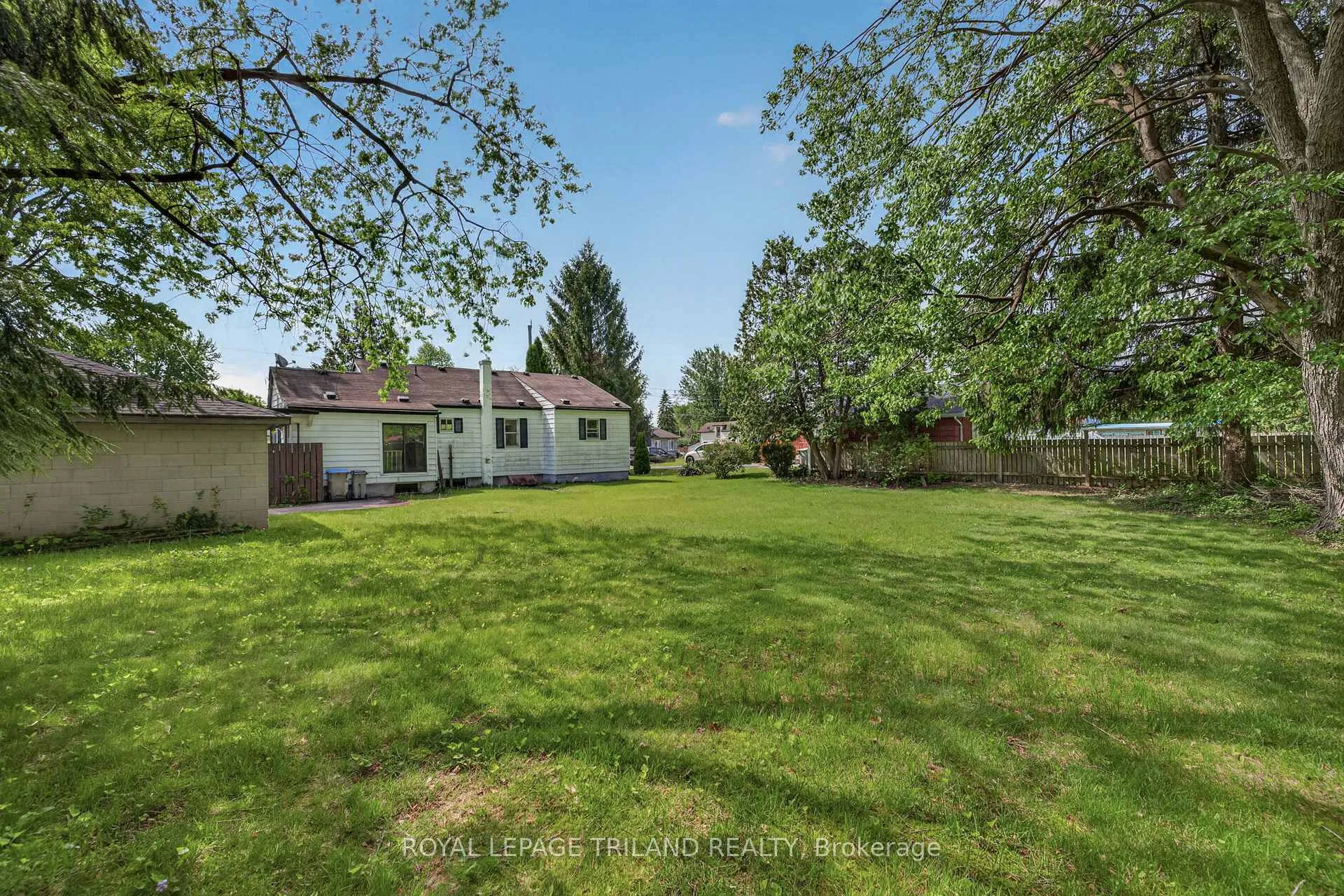 Photo 26 of 147 Burns Street, Strathroy-Caradoc, SW — HOMEH