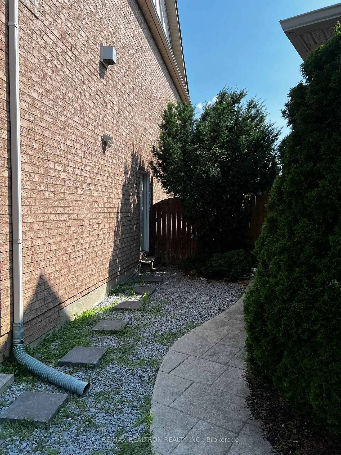 Photo 2 of Unit lower, 85 Watkins Glen Crescent, Aurora, Bayview Wellington — HOMEH