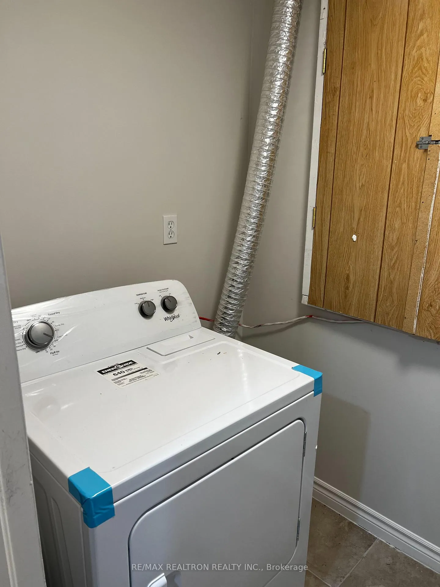 Photo 3 of Unit lower, 85 Watkins Glen Crescent, Aurora, Bayview Wellington — HOMEH