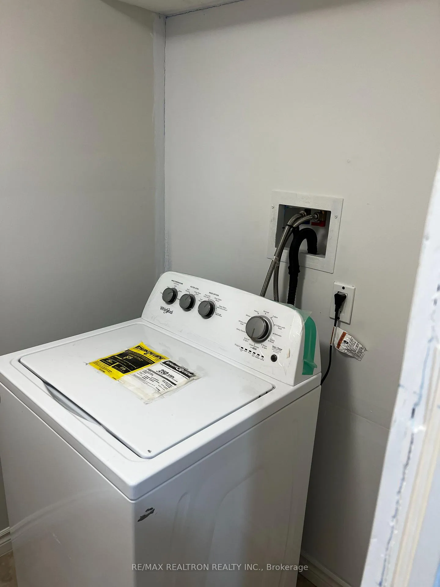 Photo 4 of Unit lower, 85 Watkins Glen Crescent, Aurora, Bayview Wellington — HOMEH