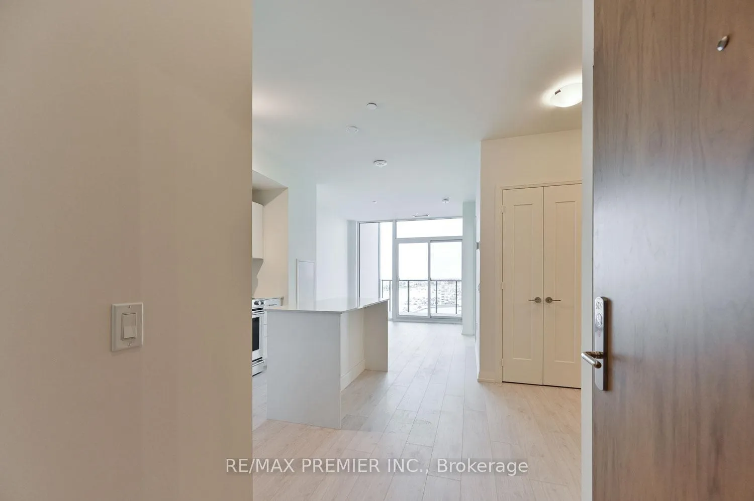 Photo 5 of Unit 609, 27 Korda Gate, Vaughan, Vellore Village — HOMEH