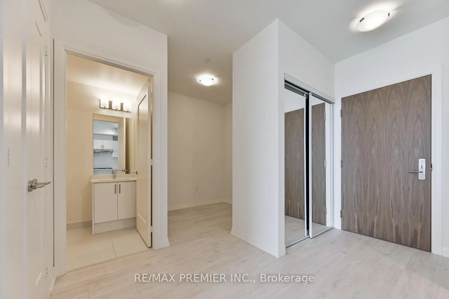 Photo 6 of Unit 609, 27 Korda Gate, Vaughan, Vellore Village — HOMEH