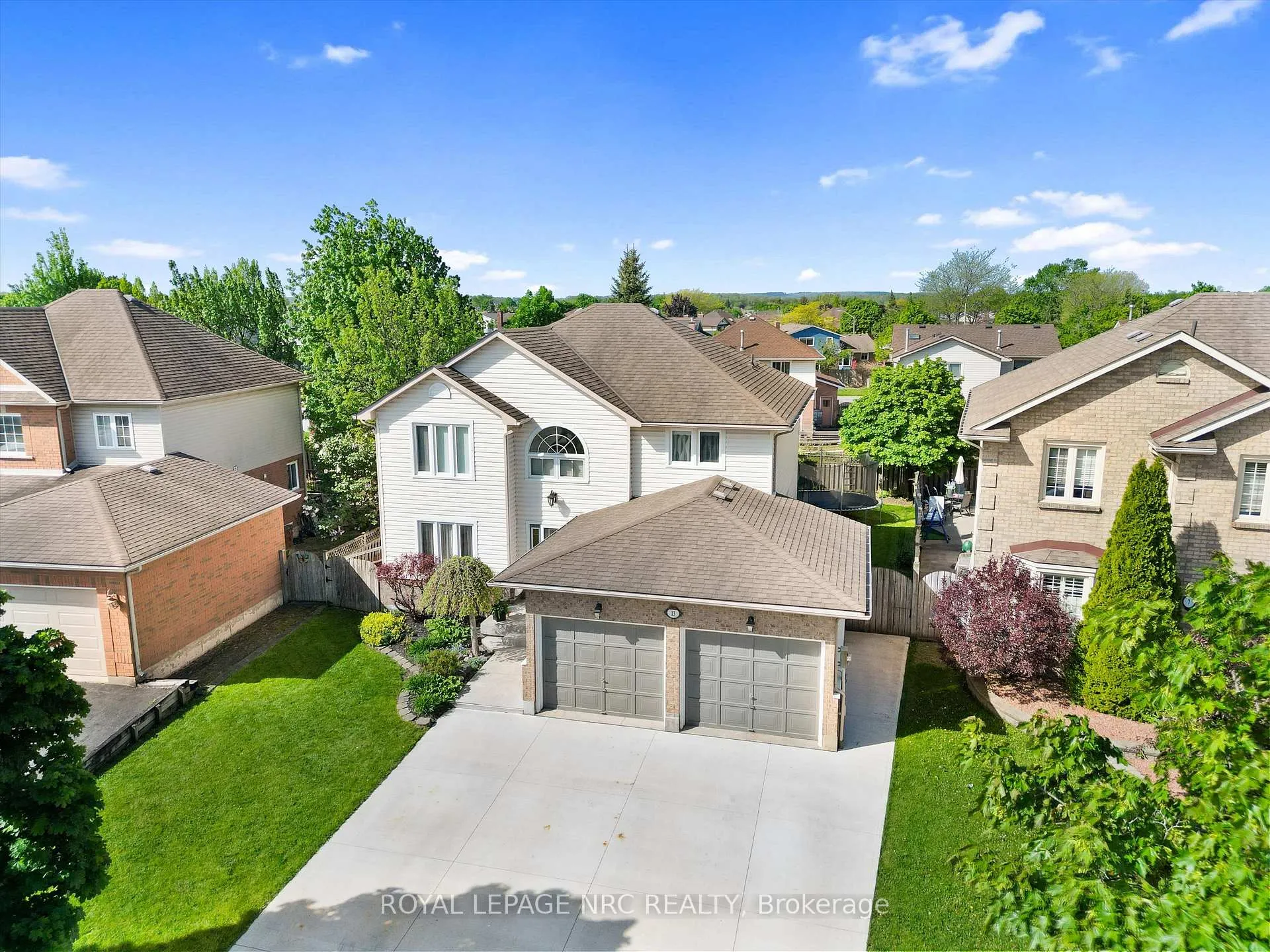 Photo 2 of 13 Crysler Crescent, Thorold, Confederation Heights — HOMEH