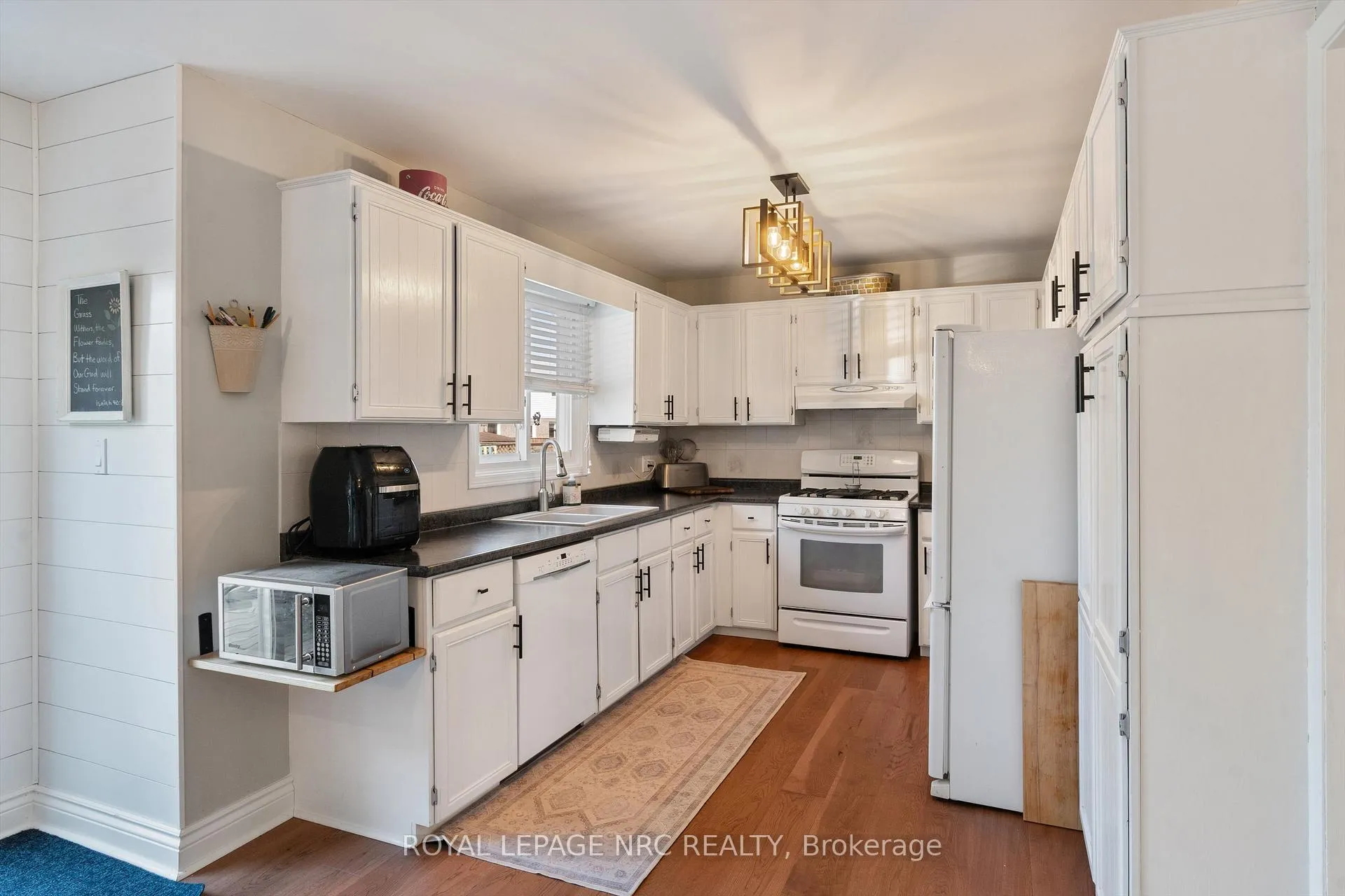 Photo 7 of 13 Crysler Crescent, Thorold, Confederation Heights — HOMEH