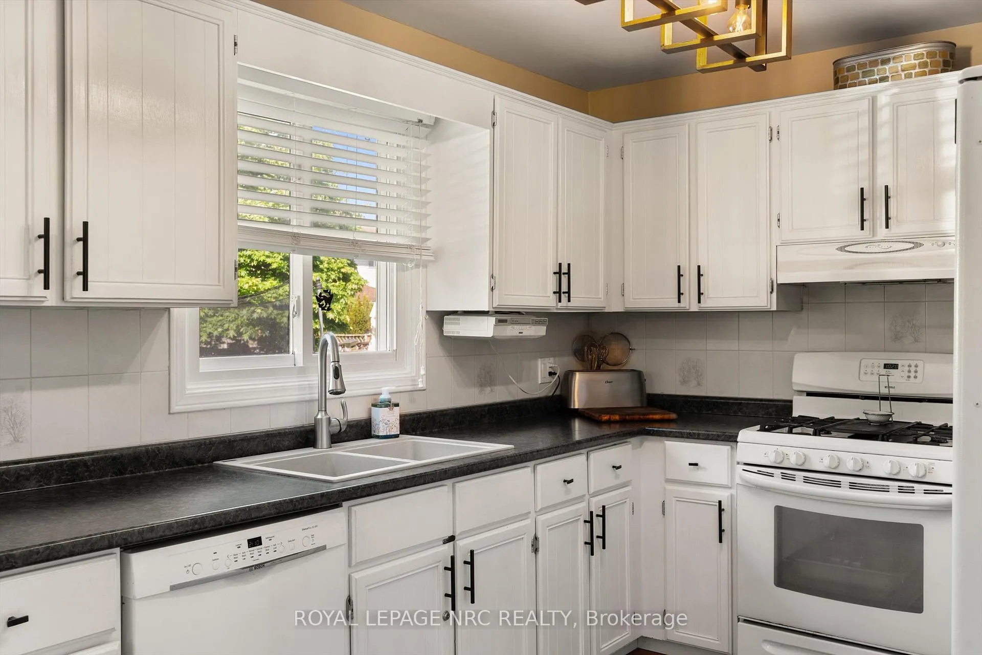 Photo 9 of 13 Crysler Crescent, Thorold, Confederation Heights — HOMEH