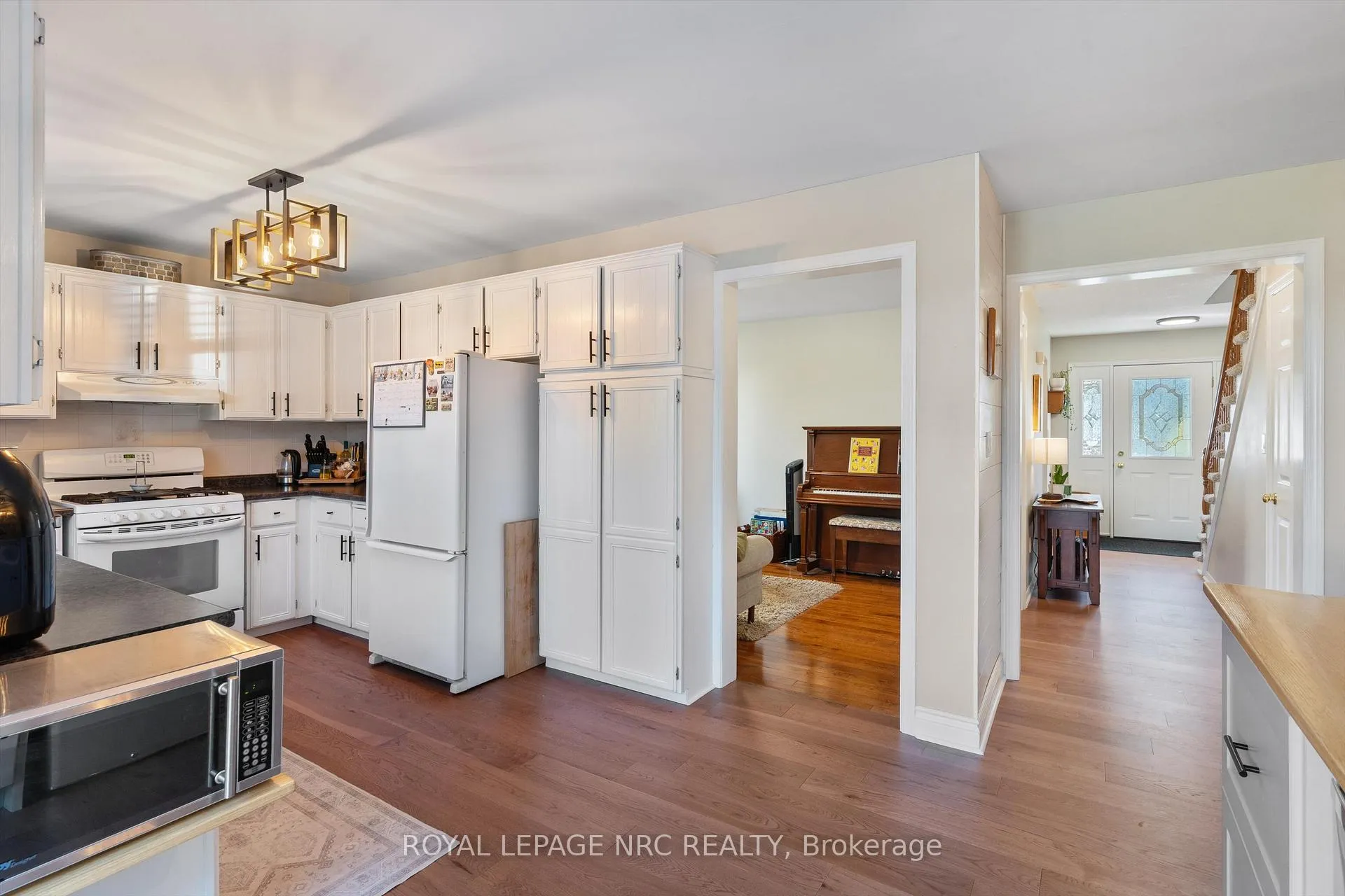 Photo 10 of 13 Crysler Crescent, Thorold, Confederation Heights — HOMEH