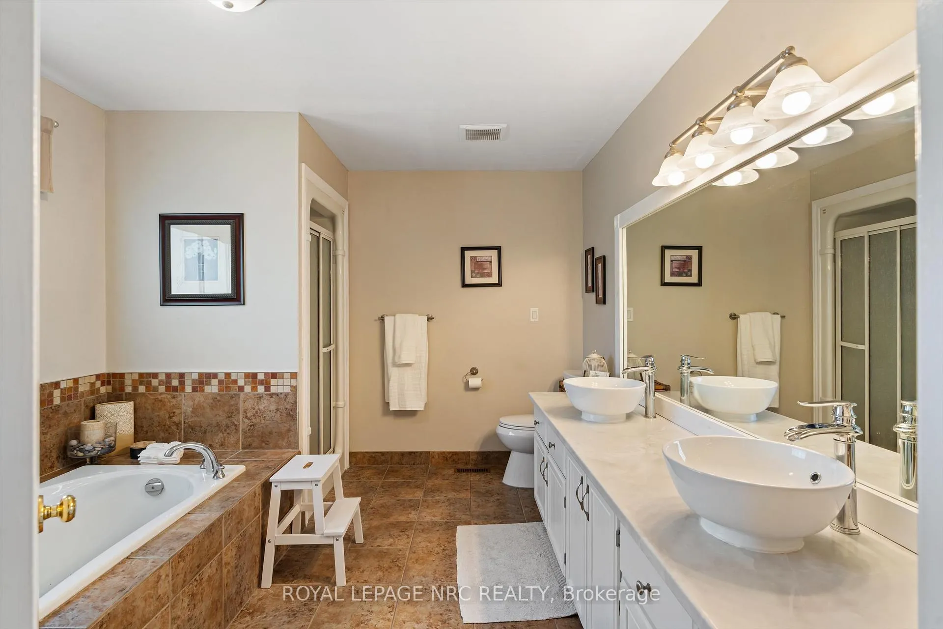 Photo 26 of 13 Crysler Crescent, Thorold, Confederation Heights — HOMEH