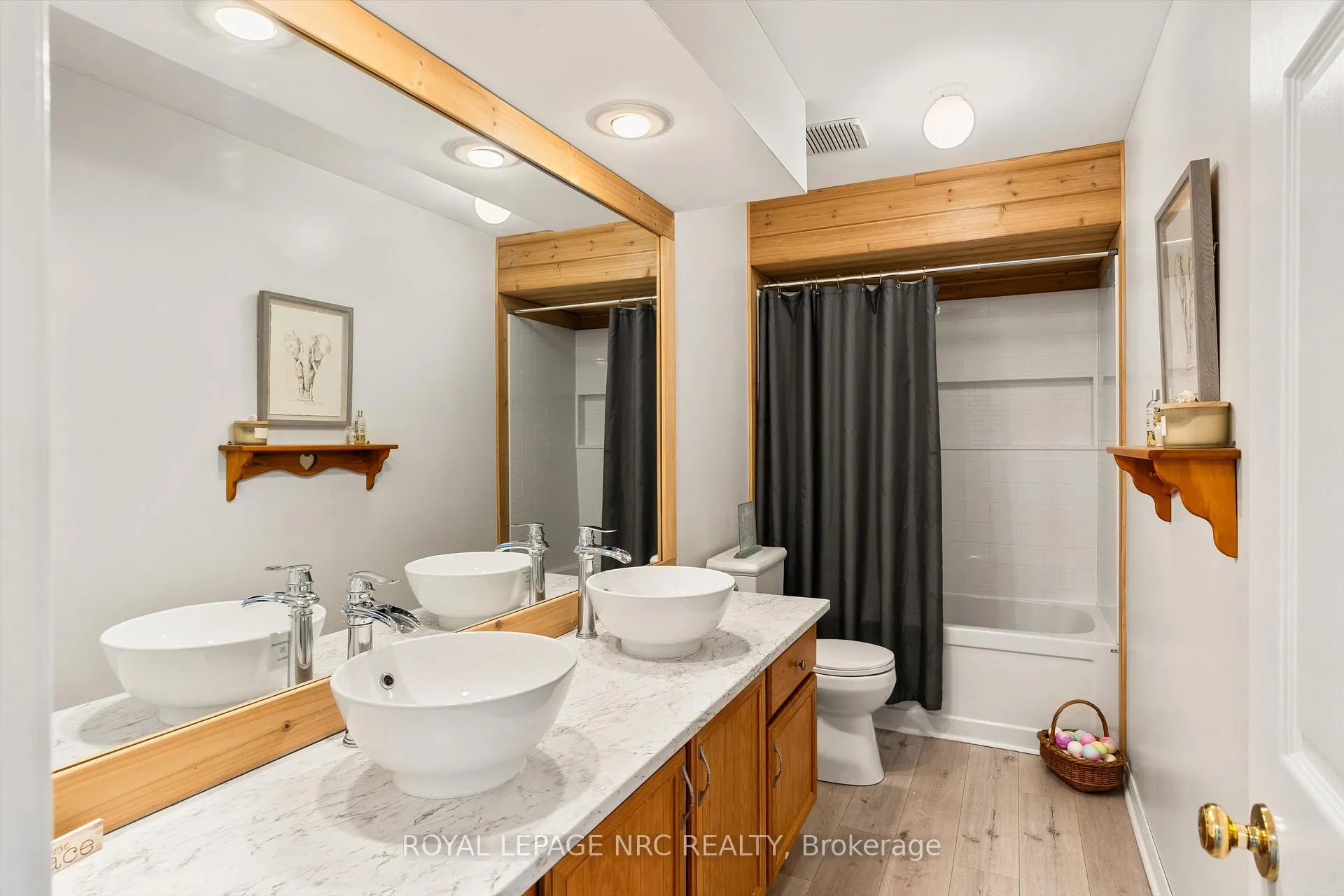 Photo 28 of 13 Crysler Crescent, Thorold, Confederation Heights — HOMEH
