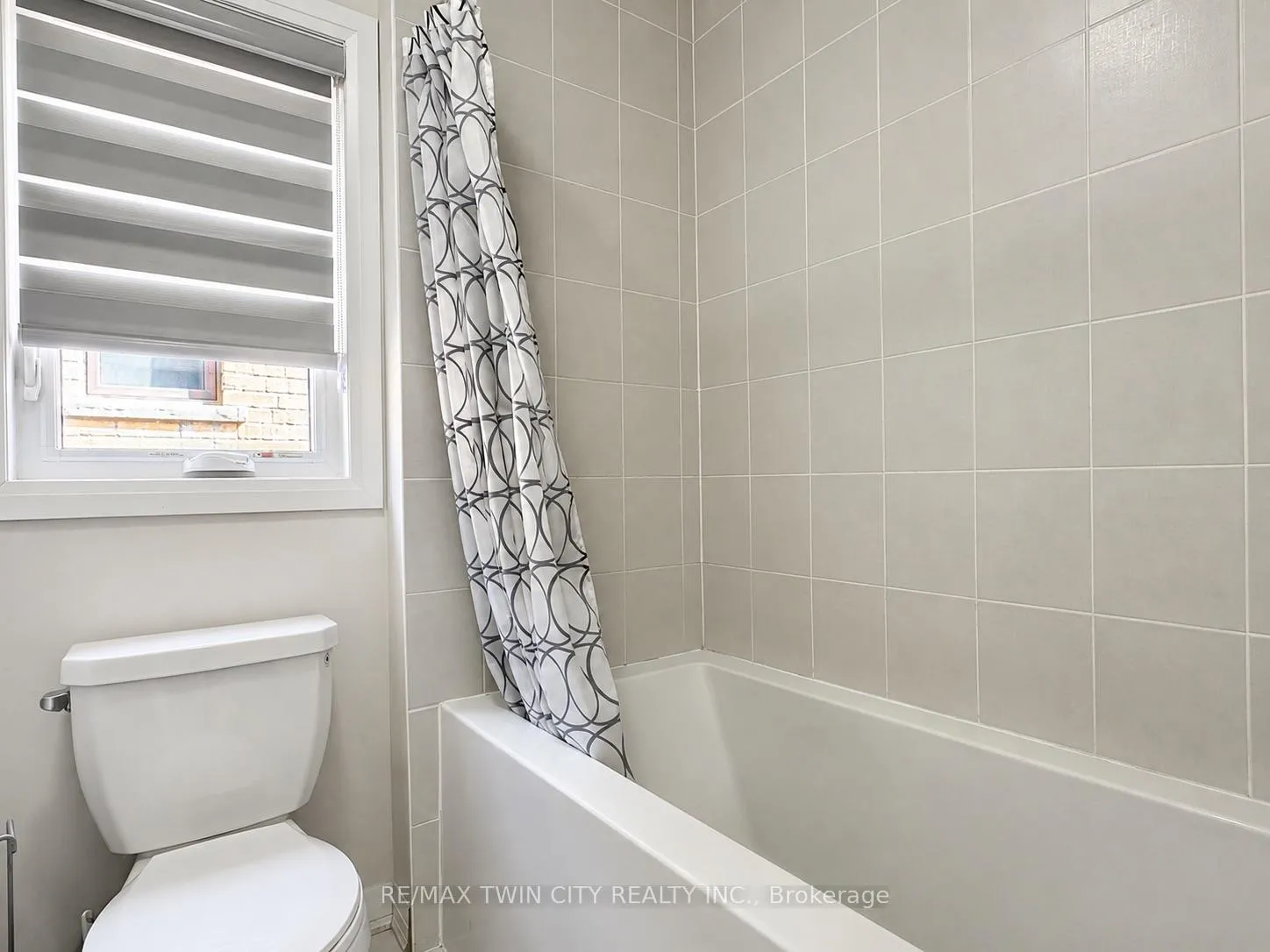 Photo 27 of 82 John Carpenter Road, North Dumfries, Ayr — HOMEH