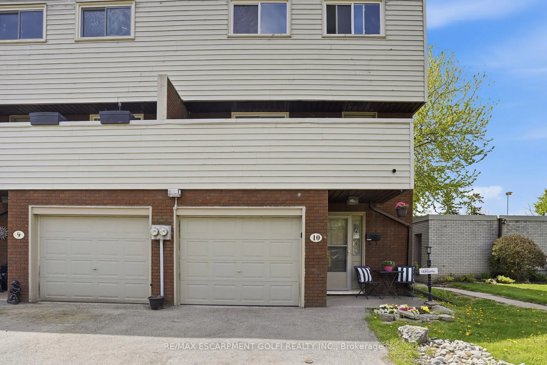 Photo 1 of Unit 10, 23 Watsons Lane, Hamilton, Dundas — HOMEH
