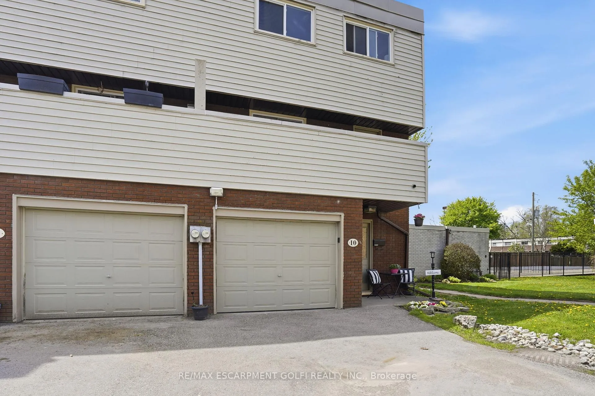 Photo 2 of Unit 10, 23 Watsons Lane, Hamilton, Dundas — HOMEH