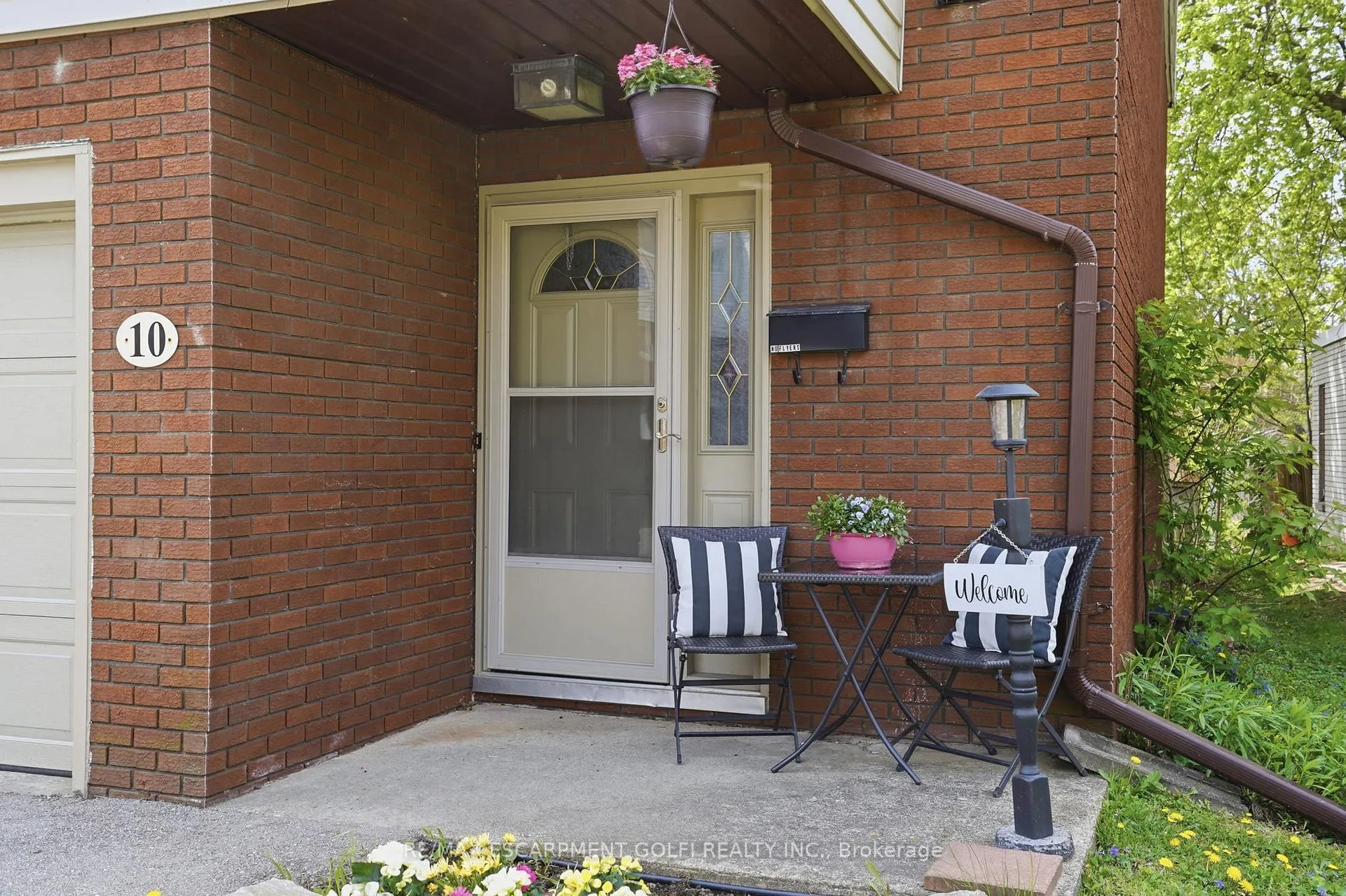 Photo 3 of Unit 10, 23 Watsons Lane, Hamilton, Dundas — HOMEH