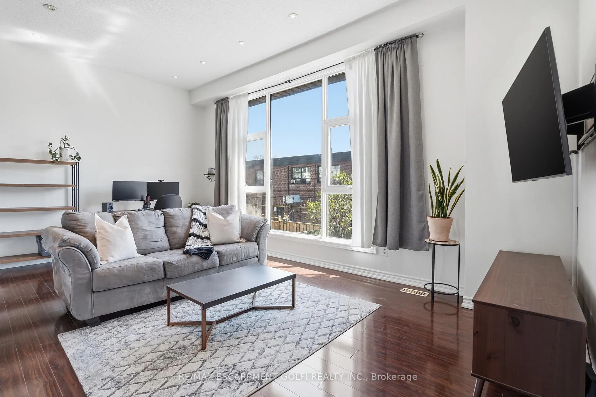Photo 4 of Unit 10, 23 Watsons Lane, Hamilton, Dundas — HOMEH