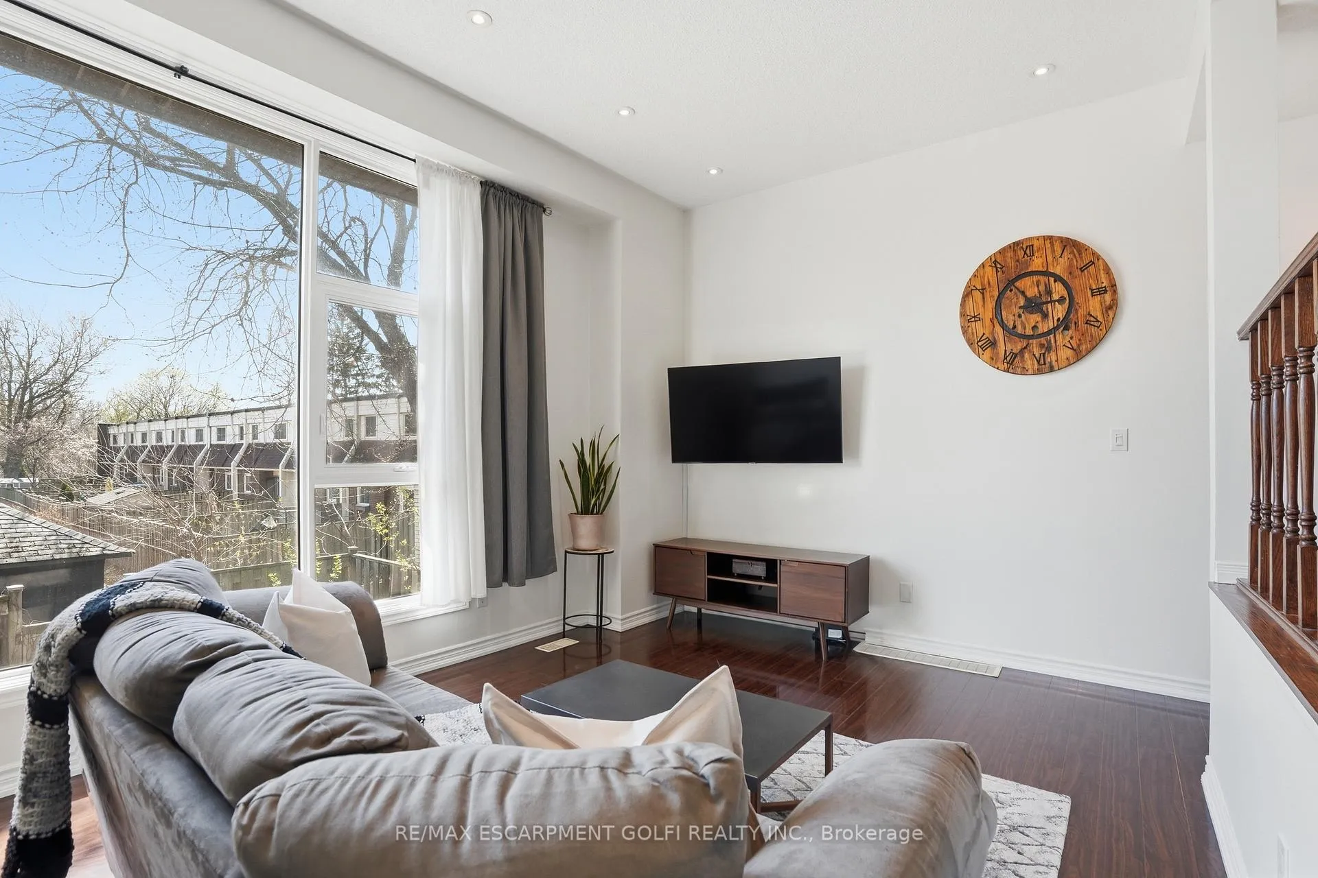 Photo 5 of Unit 10, 23 Watsons Lane, Hamilton, Dundas — HOMEH
