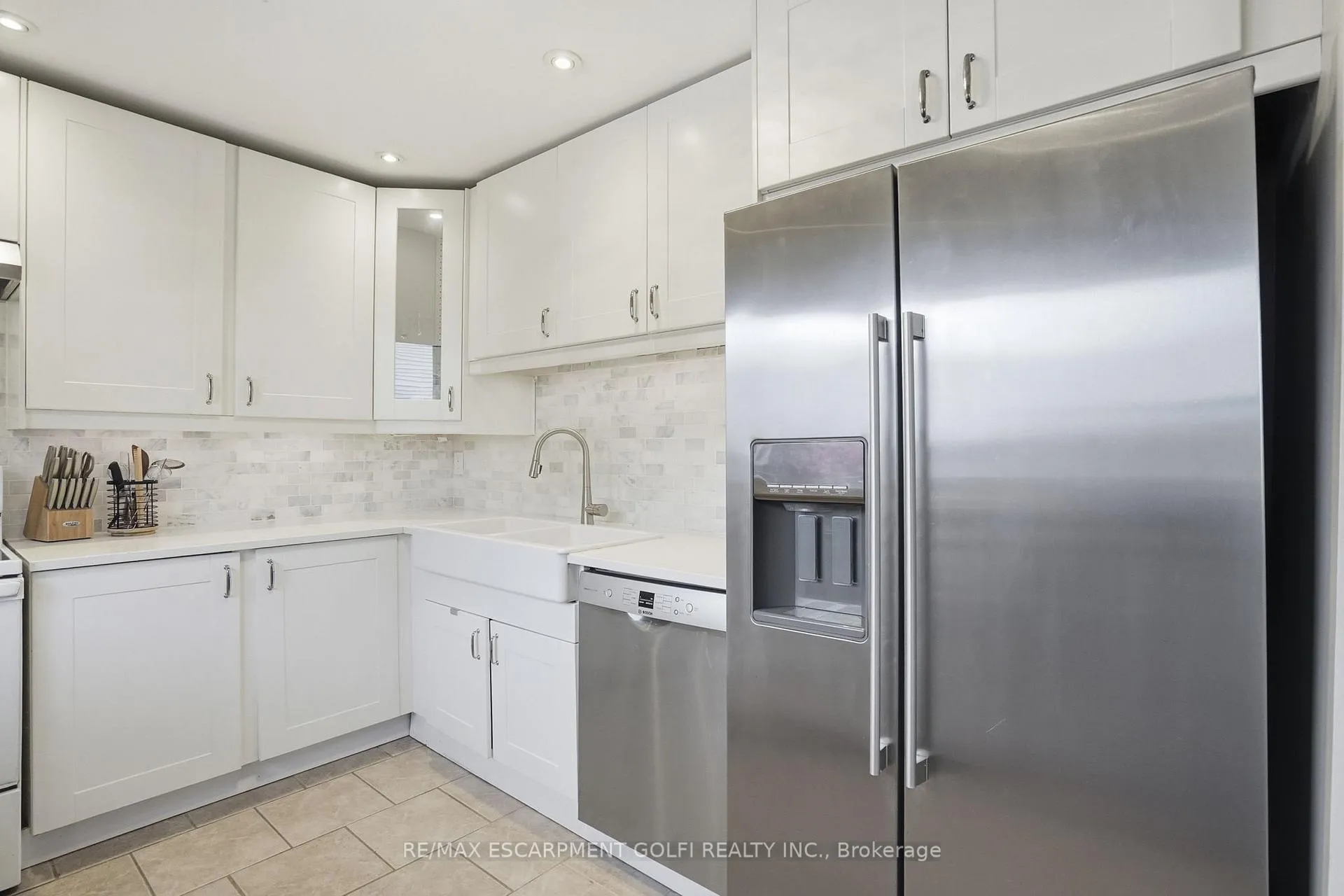 Photo 8 of Unit 10, 23 Watsons Lane, Hamilton, Dundas — HOMEH