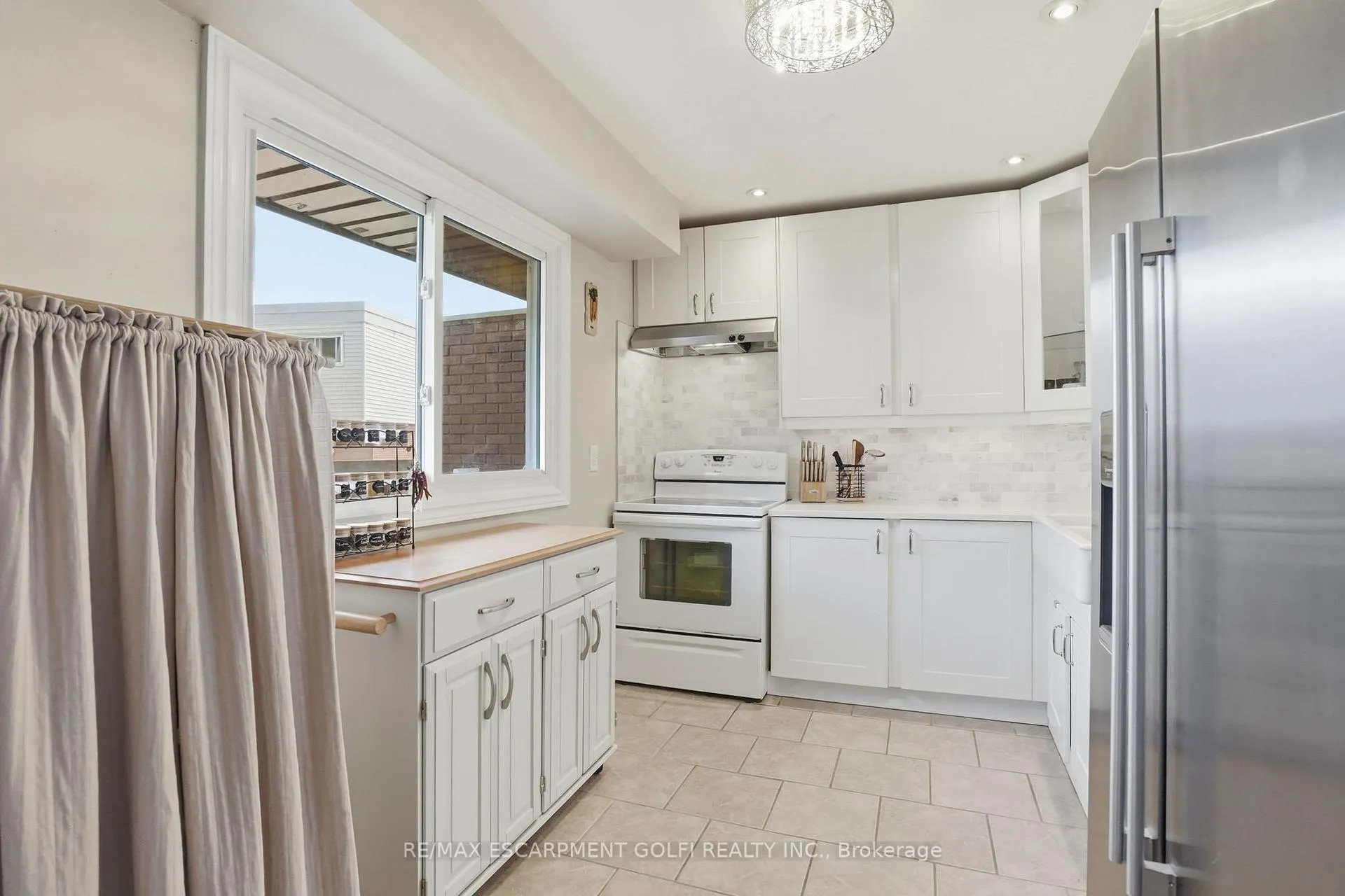 Photo 10 of Unit 10, 23 Watsons Lane, Hamilton, Dundas — HOMEH