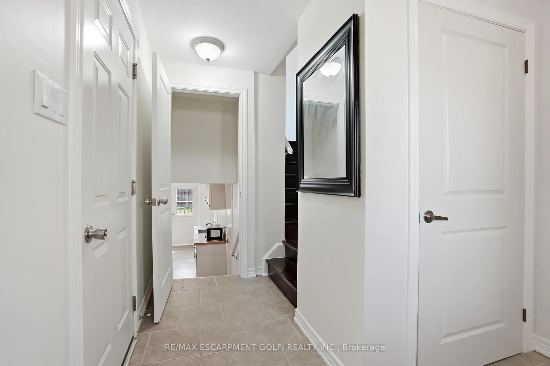 Photo 11 of Unit 10, 23 Watsons Lane, Hamilton, Dundas — HOMEH