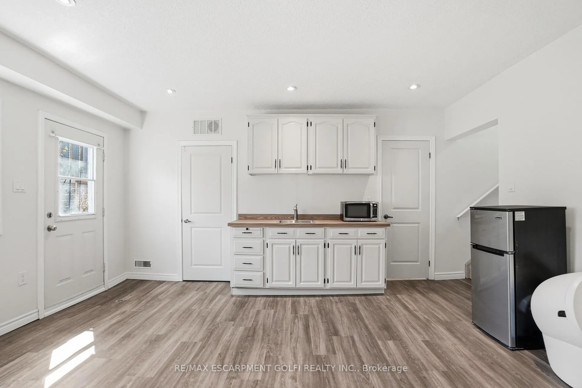 Photo 12 of Unit 10, 23 Watsons Lane, Hamilton, Dundas — HOMEH