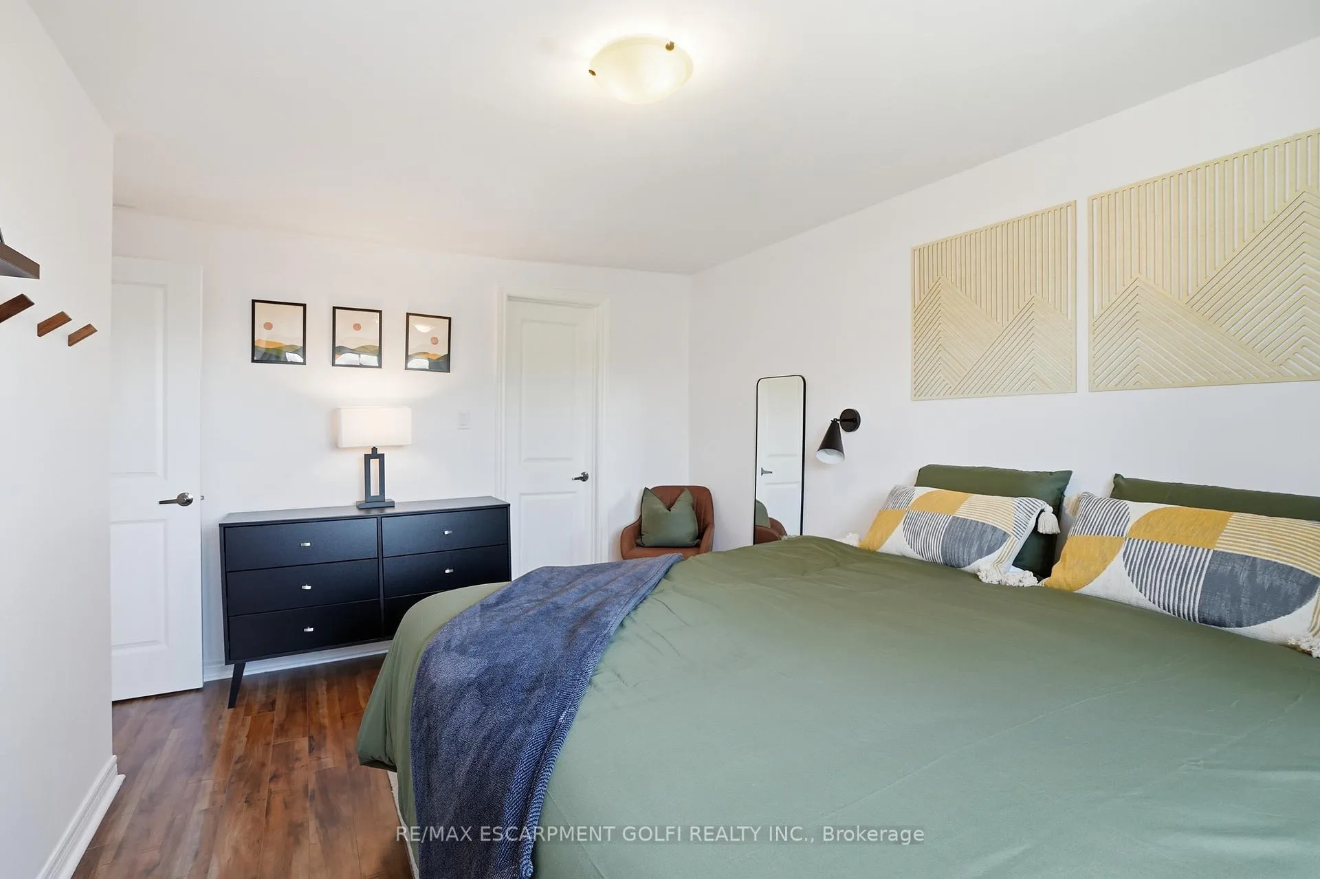 Photo 15 of Unit 10, 23 Watsons Lane, Hamilton, Dundas — HOMEH