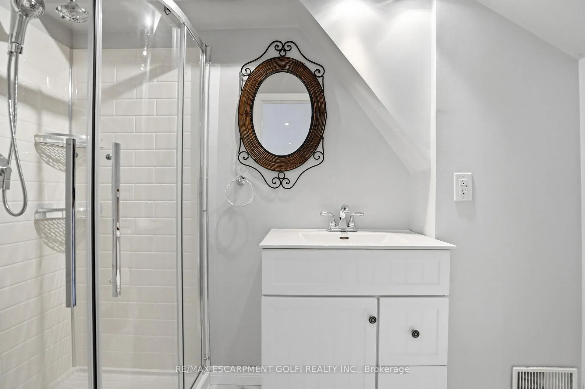Photo 16 of Unit 10, 23 Watsons Lane, Hamilton, Dundas — HOMEH