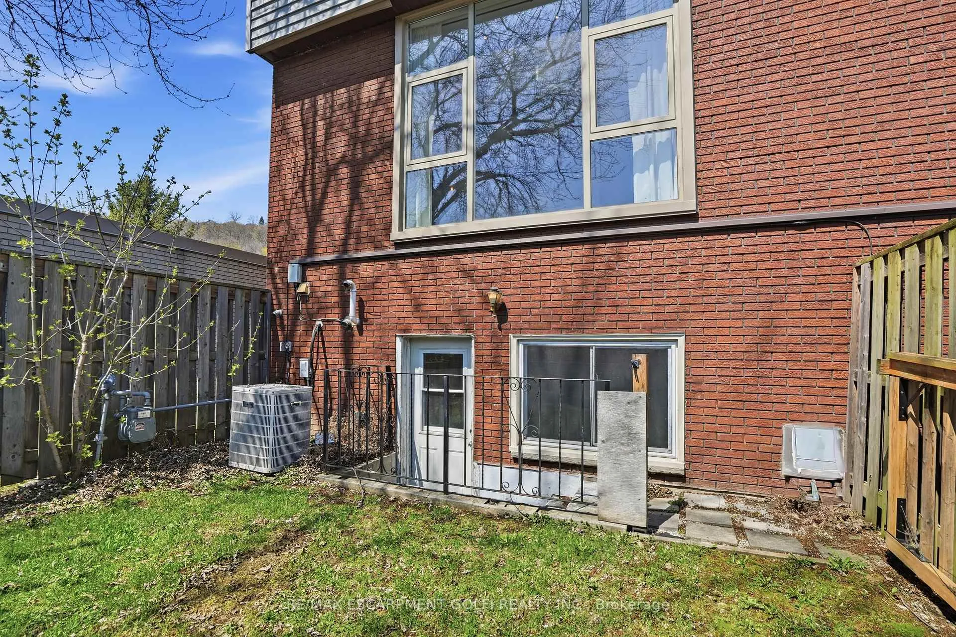Photo 25 of Unit 10, 23 Watsons Lane, Hamilton, Dundas — HOMEH