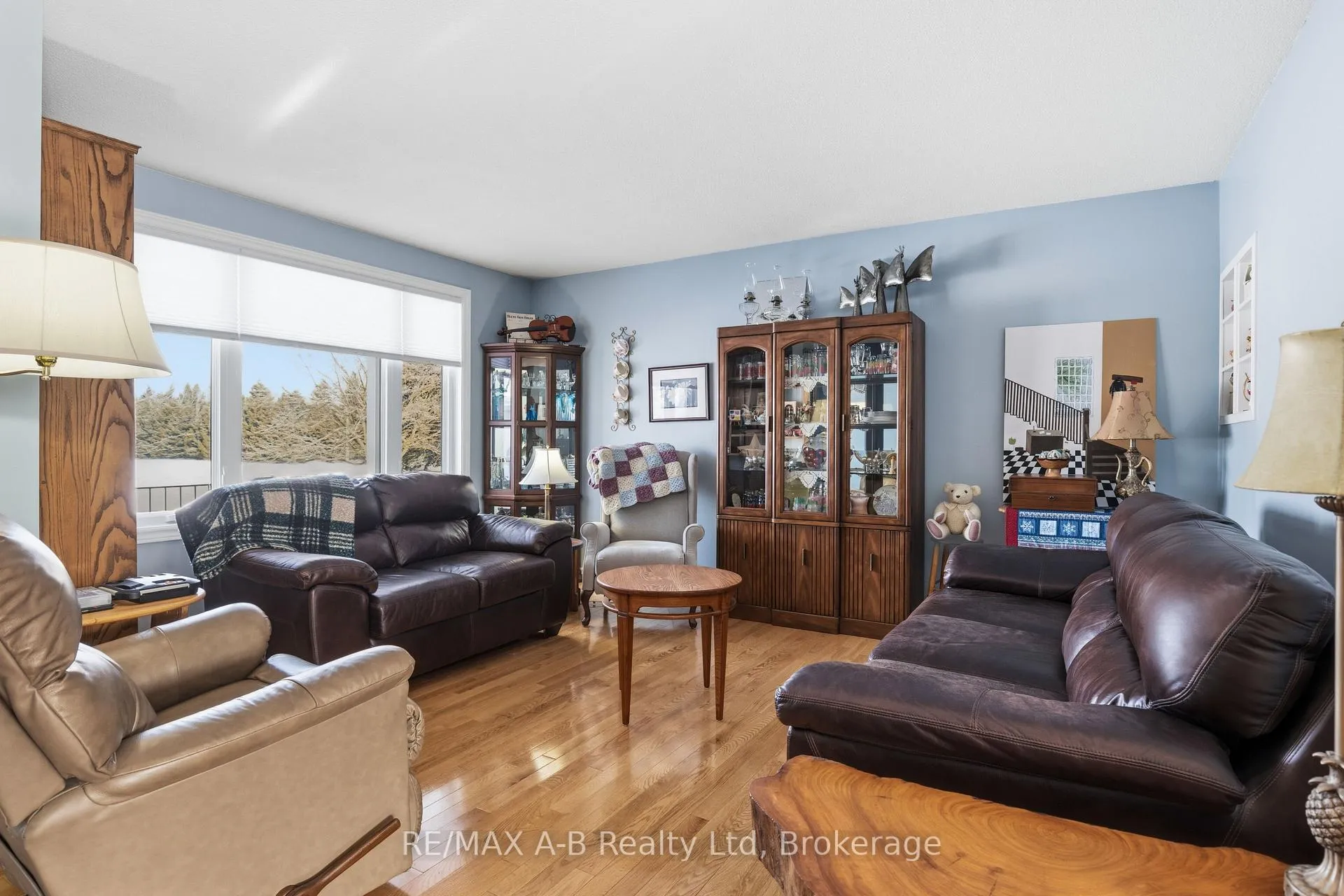 Photo 5 of 815 O'Loane Avenue, Stratford — HOMEH