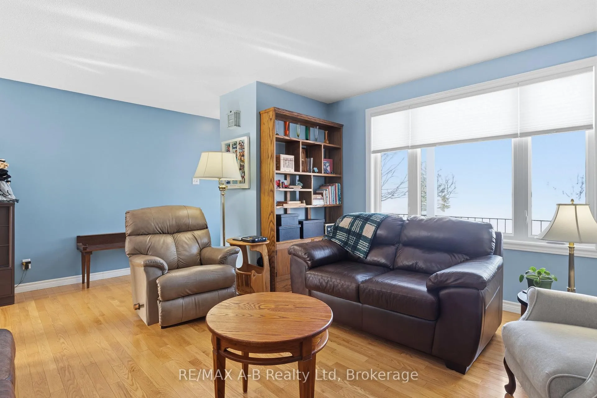 Photo 6 of 815 O'Loane Avenue, Stratford — HOMEH