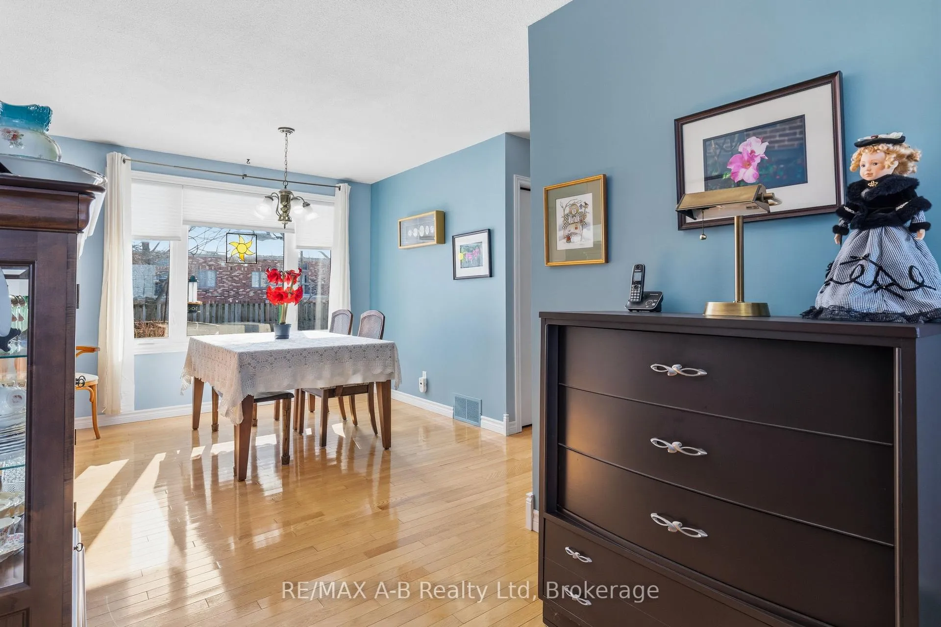 Photo 7 of 815 O'Loane Avenue, Stratford — HOMEH